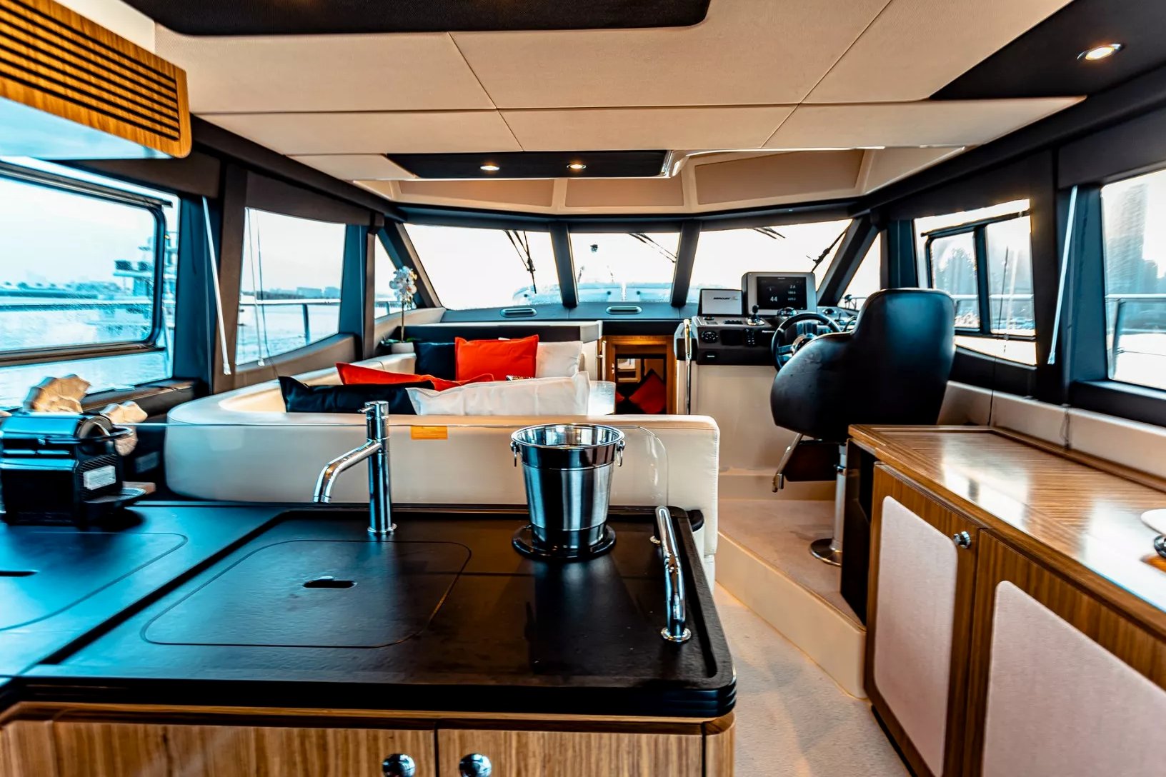 Azimut Magellano 43 ft, gallery image 8