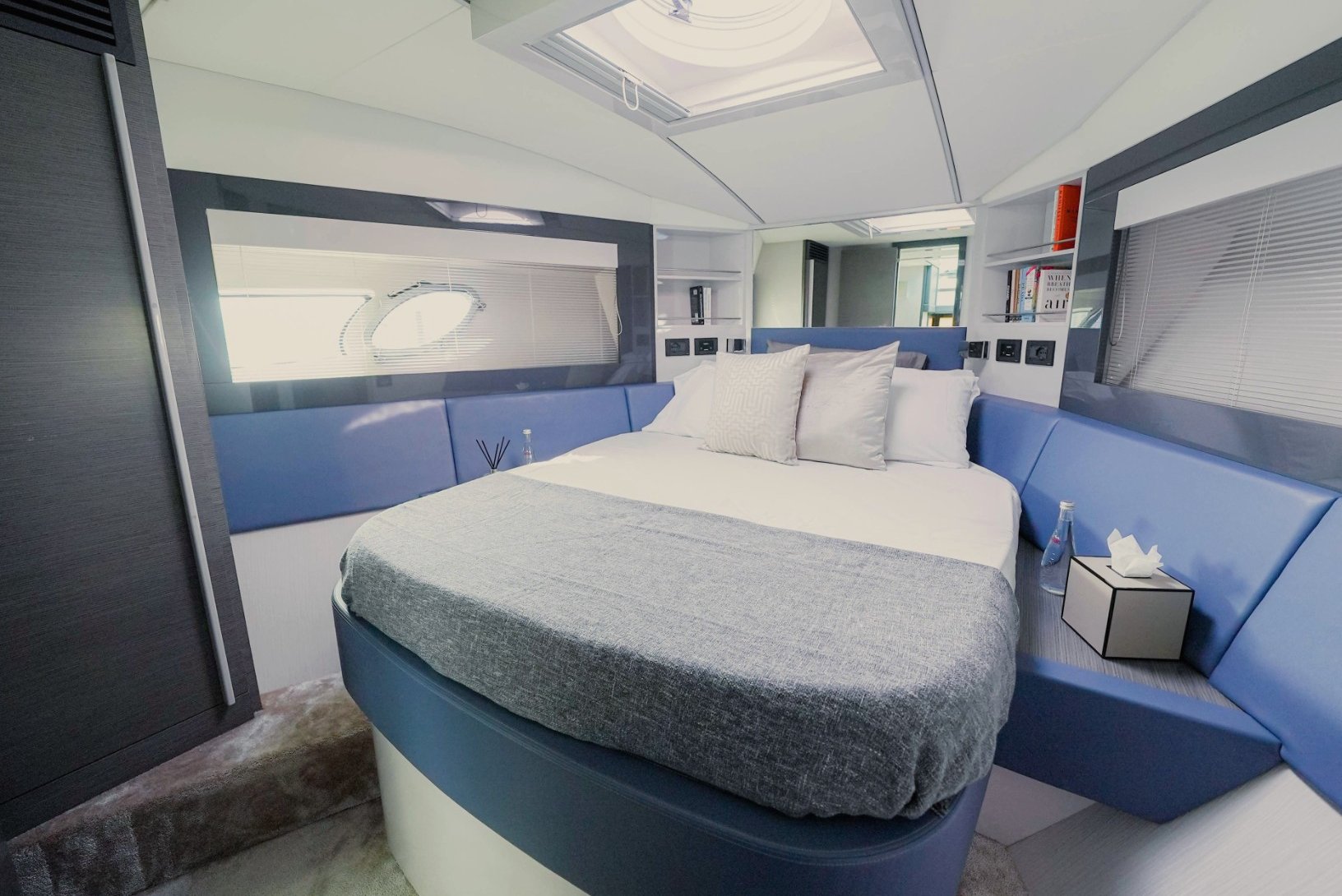 Pershing 5X Pearl White, gallery image 9