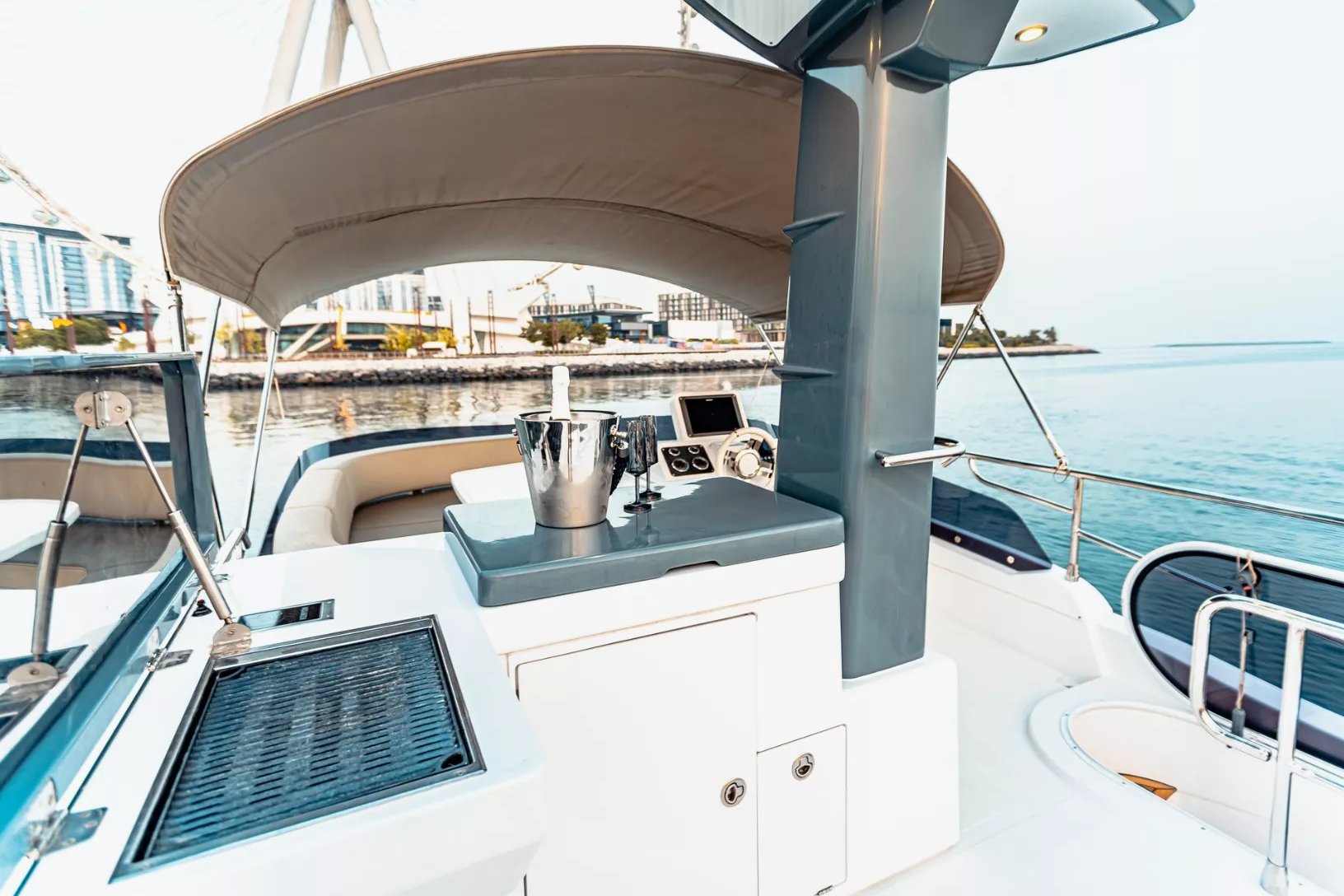 Azimut Magellano 43 ft, gallery image 9