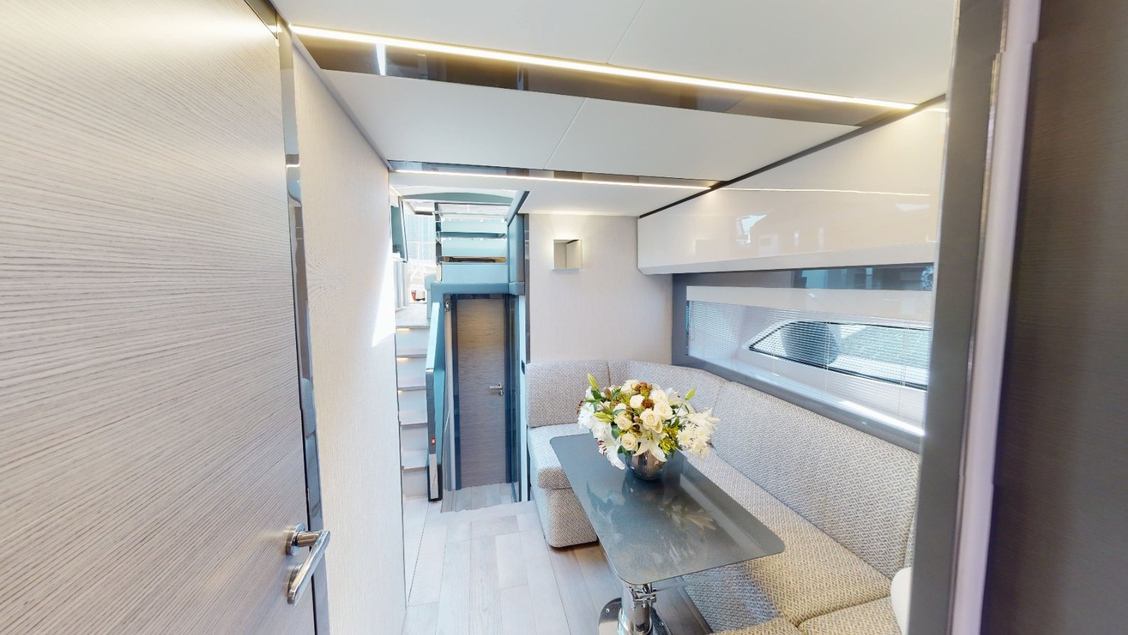 Pershing 5X Pearl White, gallery image 11