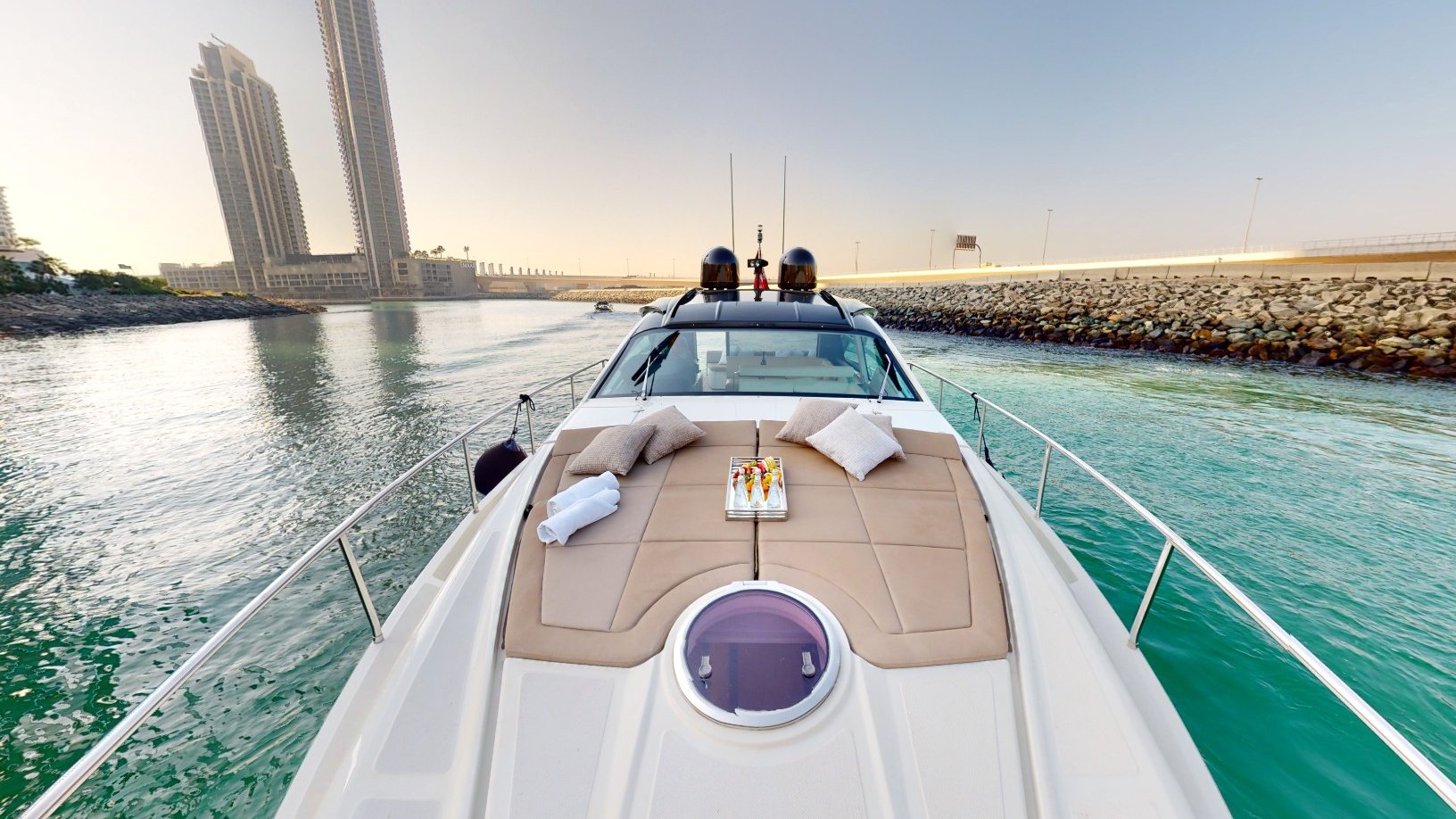 Pershing 5X Pearl White, gallery image 13