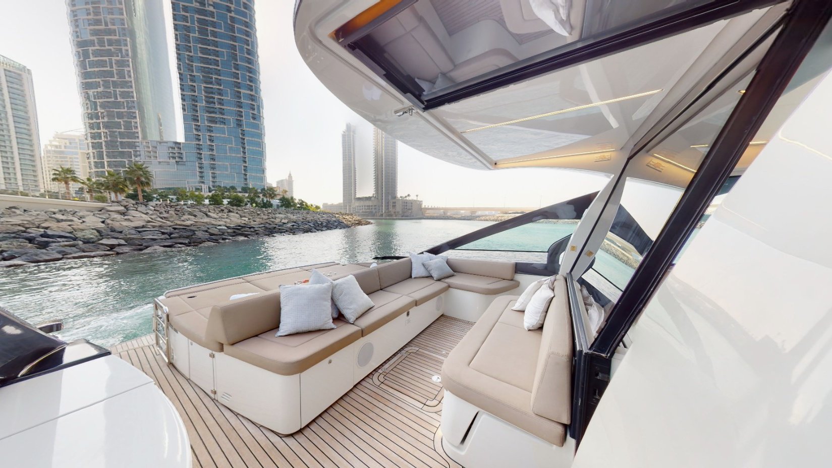 Pershing 5X Pearl White, gallery image 3