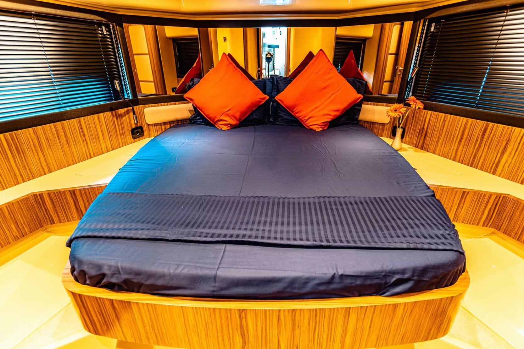 Azimut Magellano 43 ft, gallery image 4