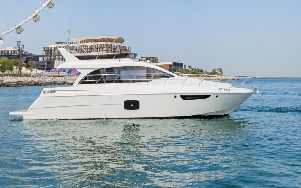 Sky Walker Uno (52 ft)