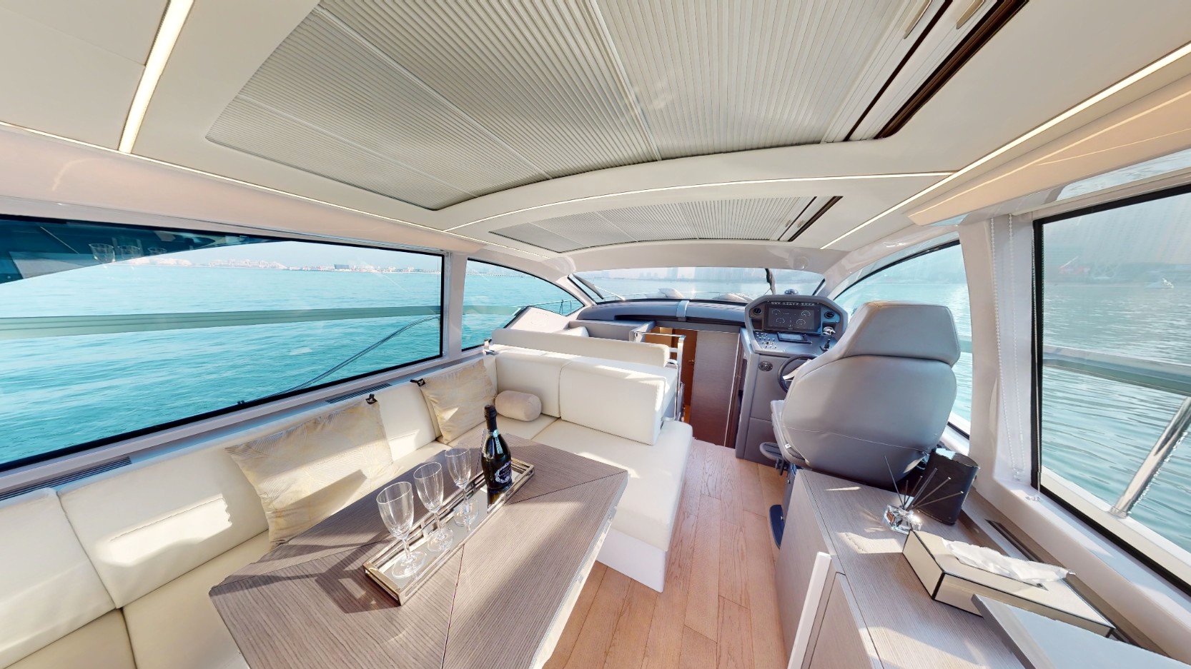 Pershing 5X Pearl White, gallery image 10