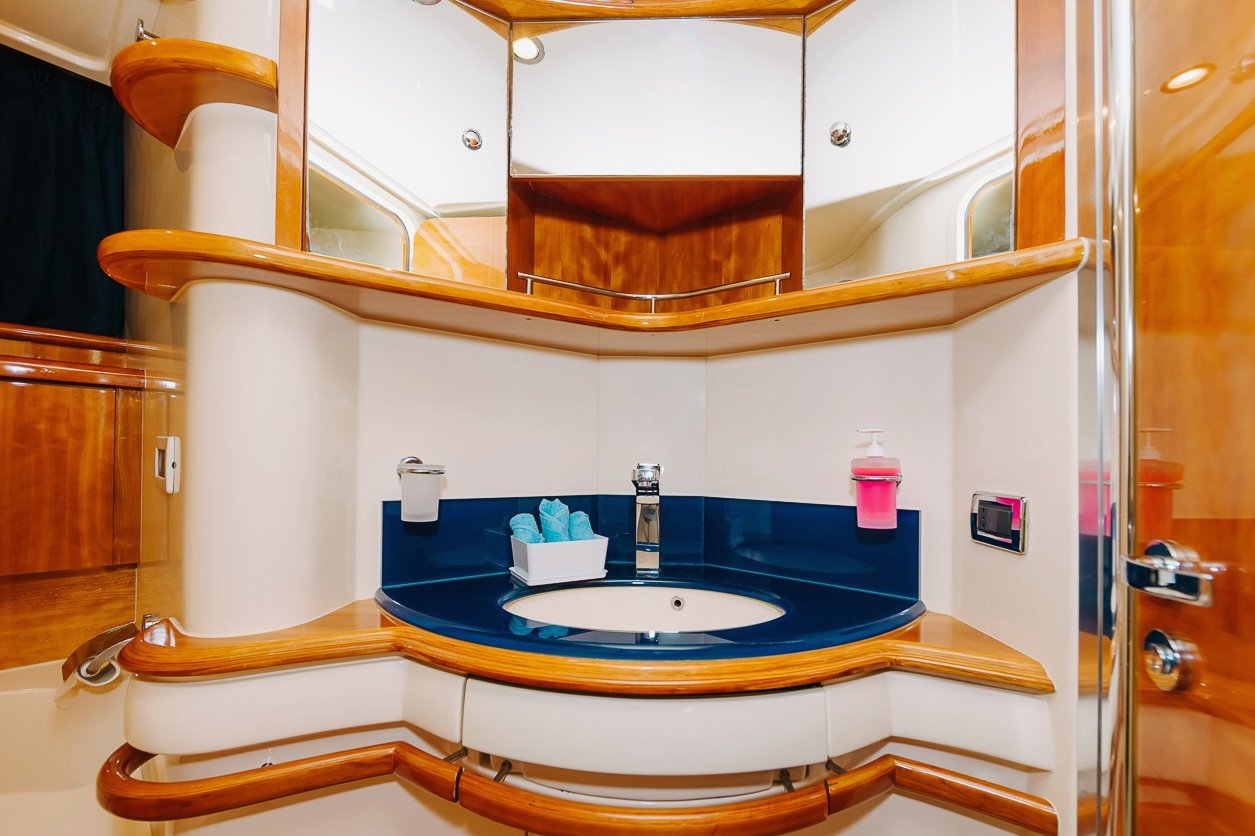 Azimut 8ofUs, gallery image 3
